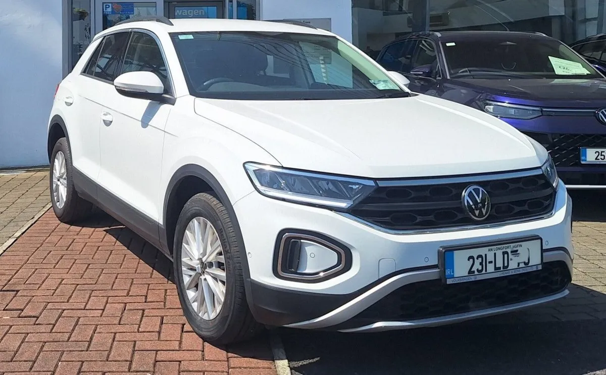 Volkswagen T-Roc Life 2.0 TDI 116HP **REAR VIEW CA - Image 1