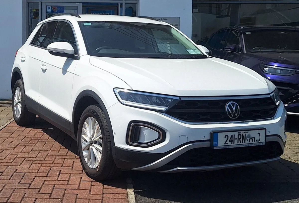 Volkswagen T-Roc Life 2.0 TDI 116HP **REARVIEW CAM - Image 1