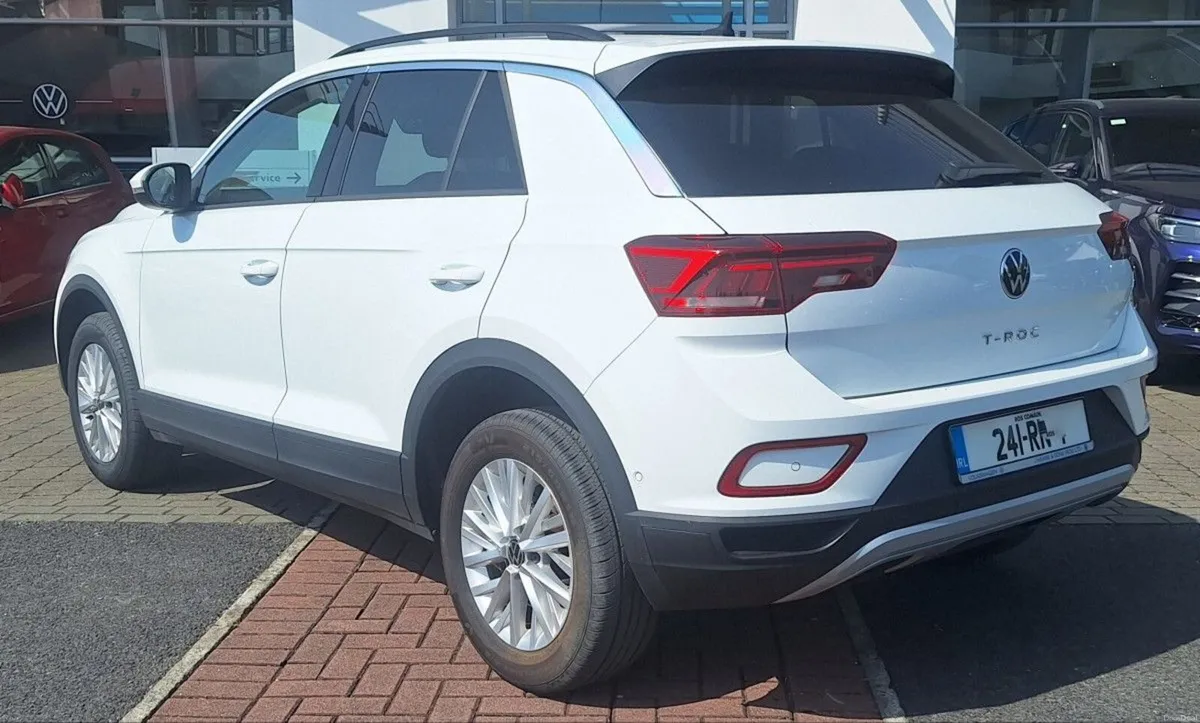 Volkswagen T-Roc LIFE 2.0 TDI 116HP **REAR VIEW CA - Image 4
