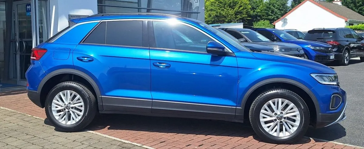 Volkswagen T-Roc  LIFE 2.0 TDI M6F 116HP **WINTER - Image 2
