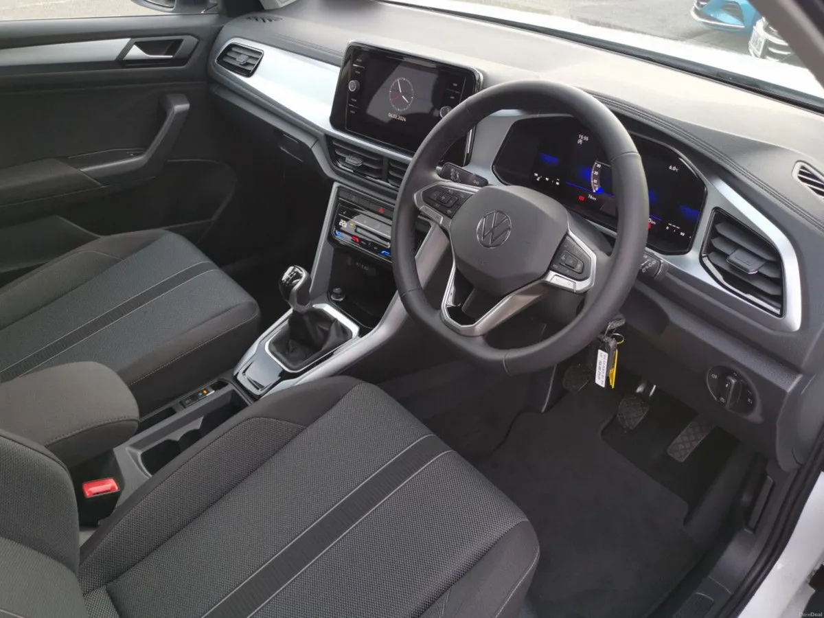 Volkswagen T-Roc Life 2.0 TDI 116HP **REARVIEW CAM - Image 3
