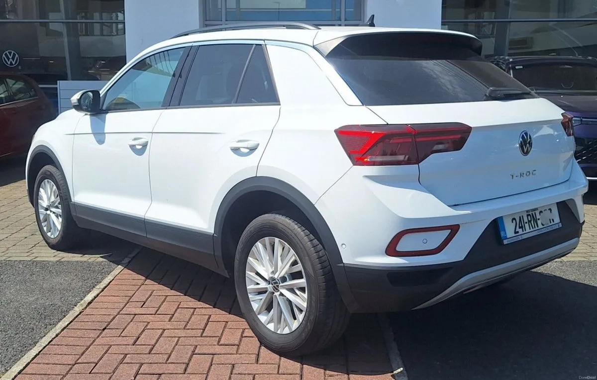 Volkswagen T-Roc Life 2.0 TDI 116HP **REARVIEW CAM - Image 4