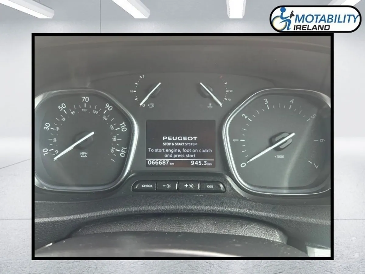Peugeot Traveller Expert Wheelchair Accessible - Image 3