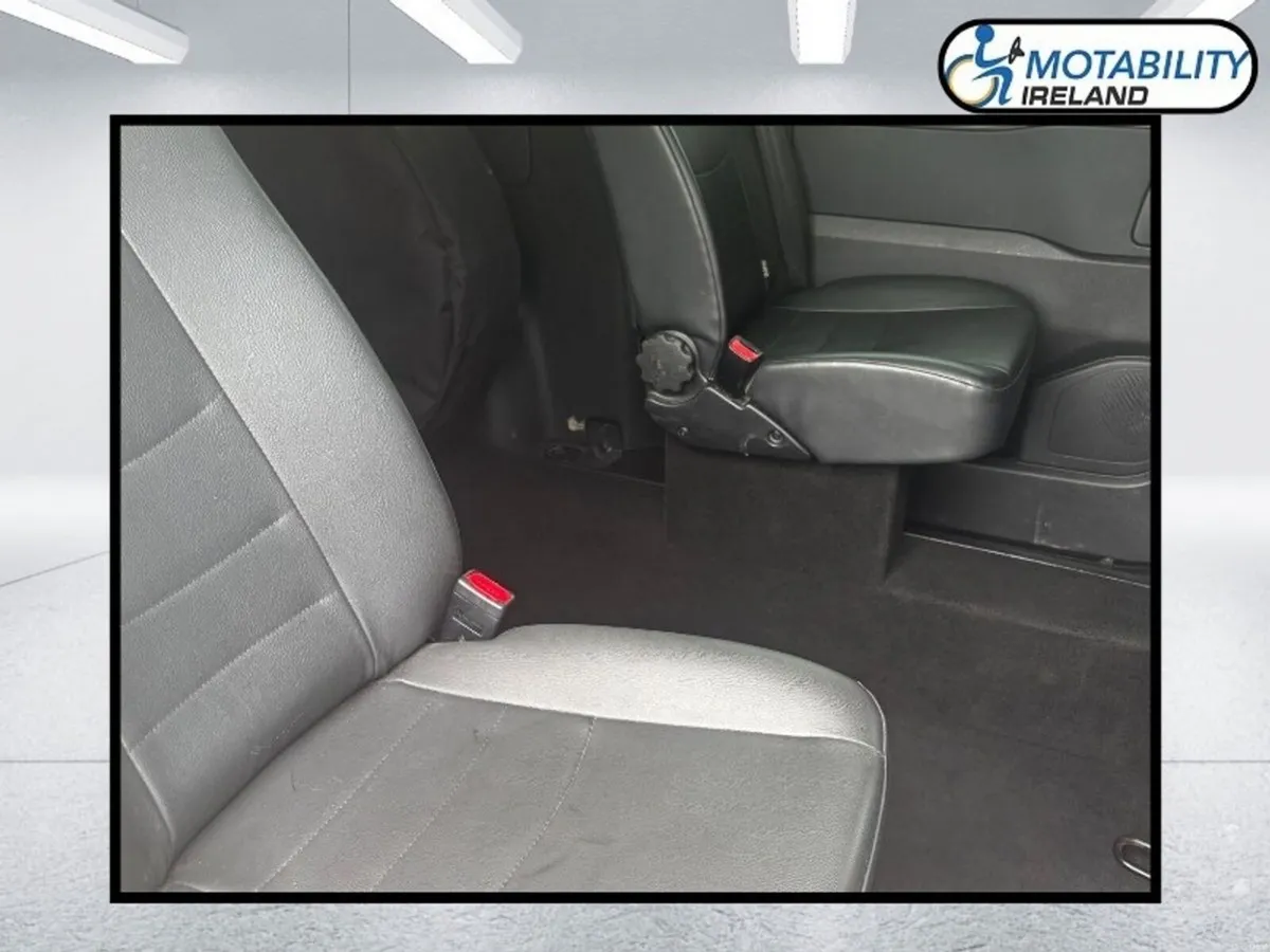 Peugeot Traveller Expert Wheelchair Accessible - Image 5