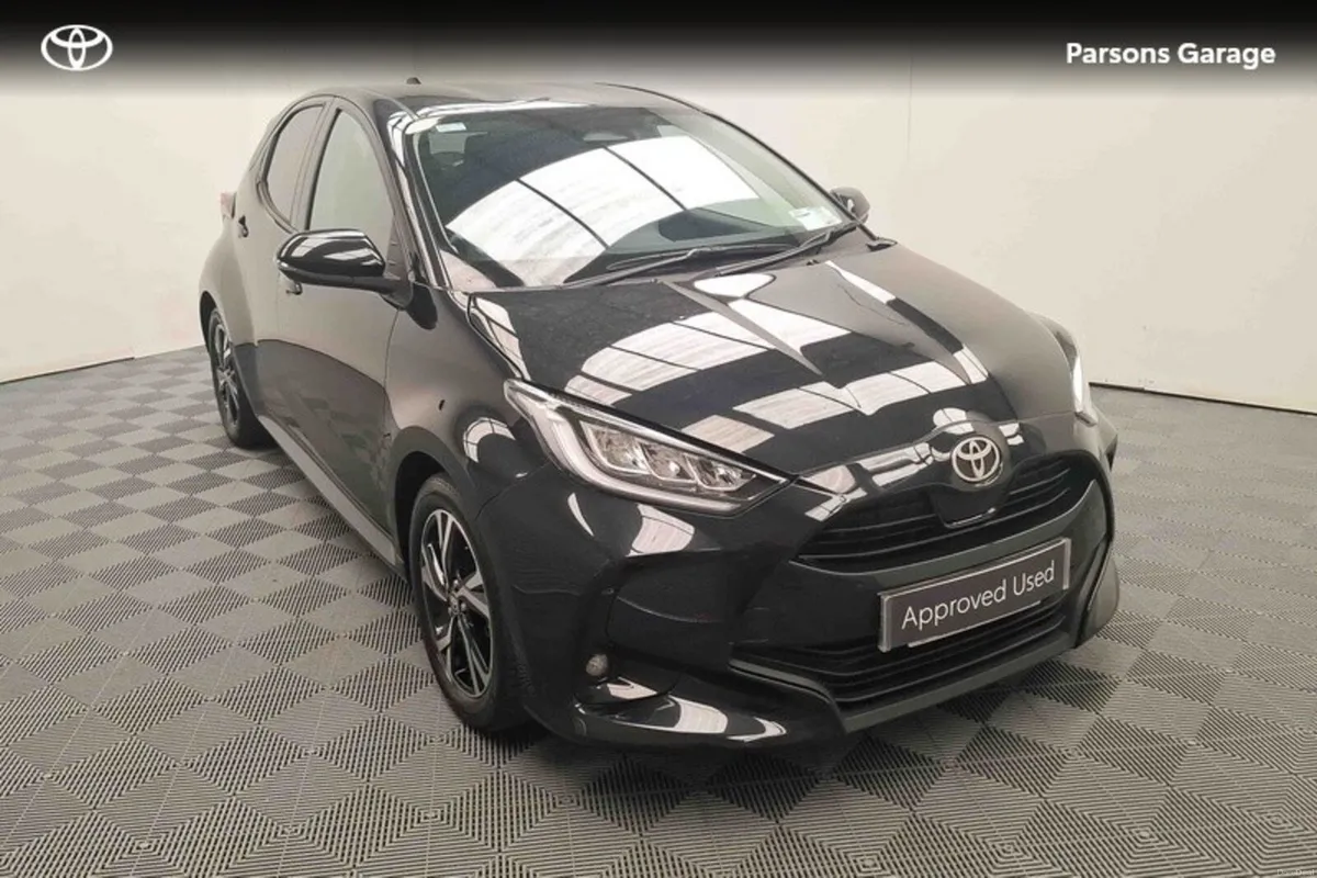 Toyota Yaris YARIS HYBRID 1.5 L-SPORT - Image 1