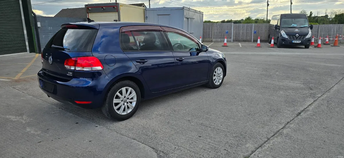 Volkswagen Golf 2013 BlueMotion Automatic 74,000km - Image 5