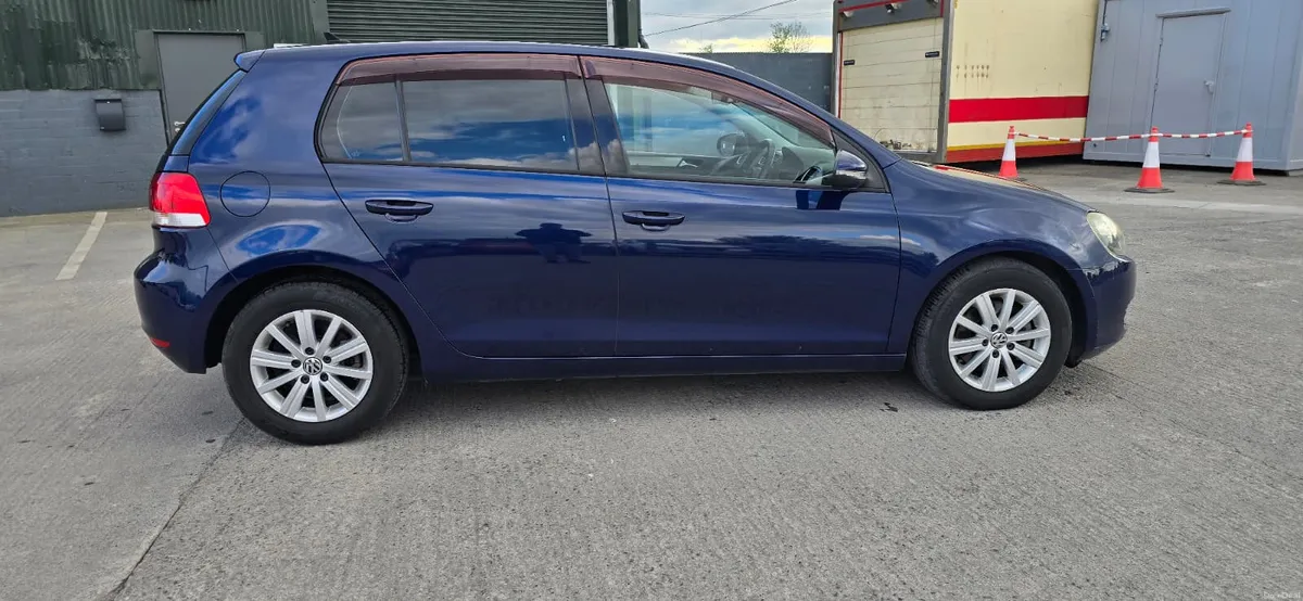 Volkswagen Golf 2013 BlueMotion Automatic 74,000km - Image 4