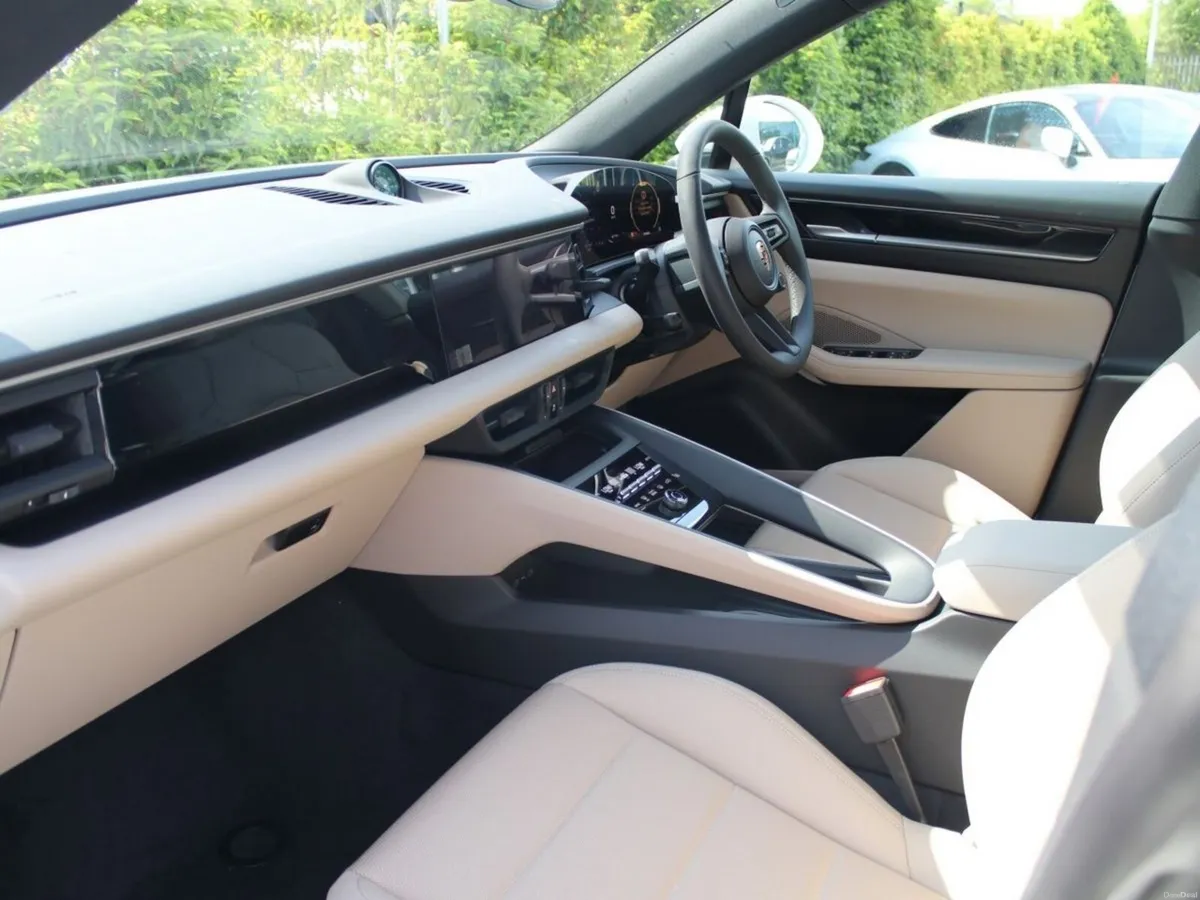 Porsche Macan 4 Electric - Image 5