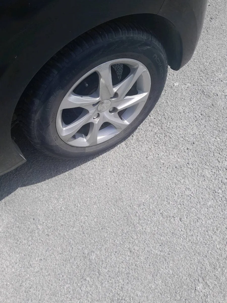 Car - Image 3