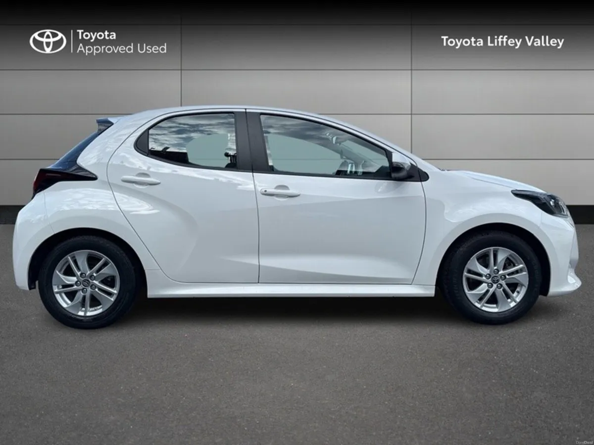 Toyota Yaris YARIS 1.5 HYBRID LUNA - Image 3