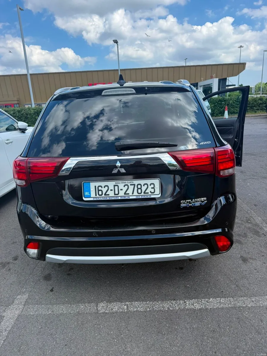 2016 (162) Mitsubishi Outlander 2.0L hybrid - Image 4