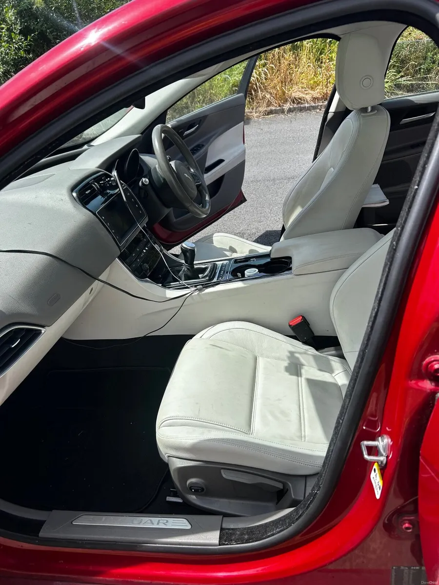 Jaguar XE 2015 - Image 5