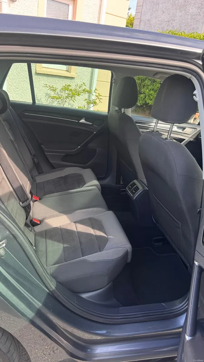 Volkswagen Golf 1.6 TDI Highline (RLine Kit) - Image 4