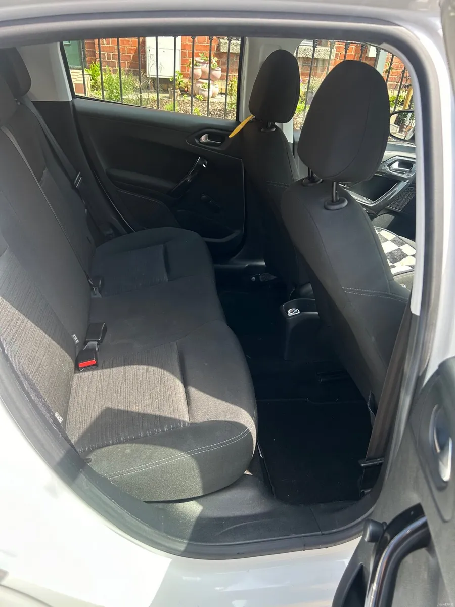 Peugeot 208 2013 - Image 2