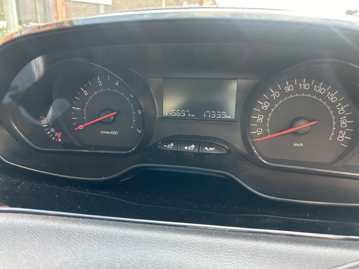 Peugeot 208 2013 - Image 3
