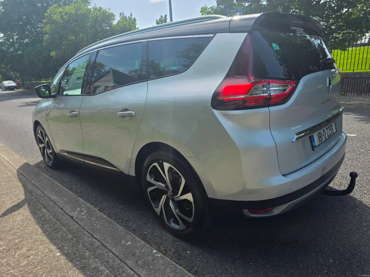 Renault Scenic 7 seats Signature NAV DCI 4DR - Image 3