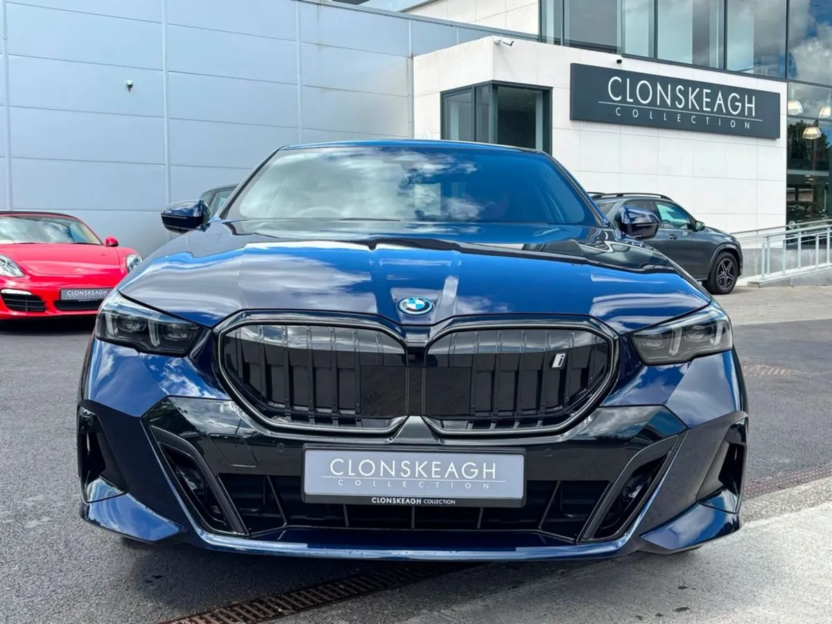 BMW i5 EDRIVE40 M SPORT PRO - Image 3