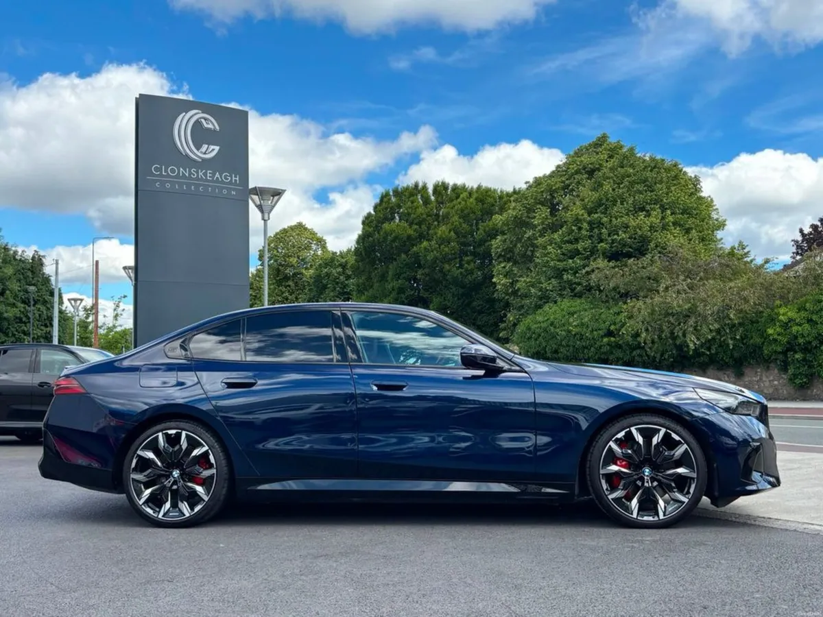 BMW i5 EDRIVE40 M SPORT PRO - Image 2