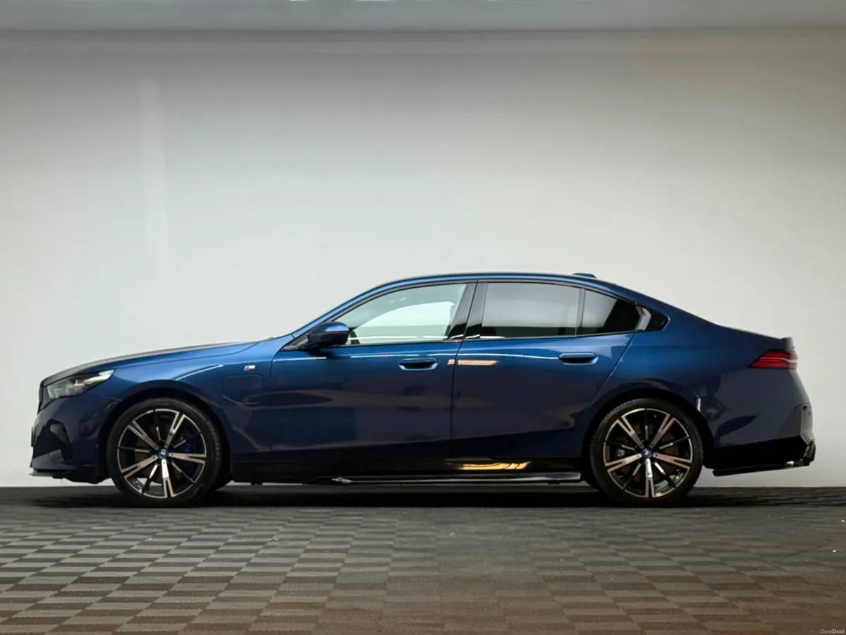 BMW 5-Series 550E M SPORT XDRIVE - Image 4