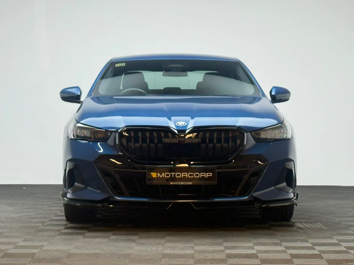 BMW 5-Series 550E M SPORT XDRIVE - Image 2