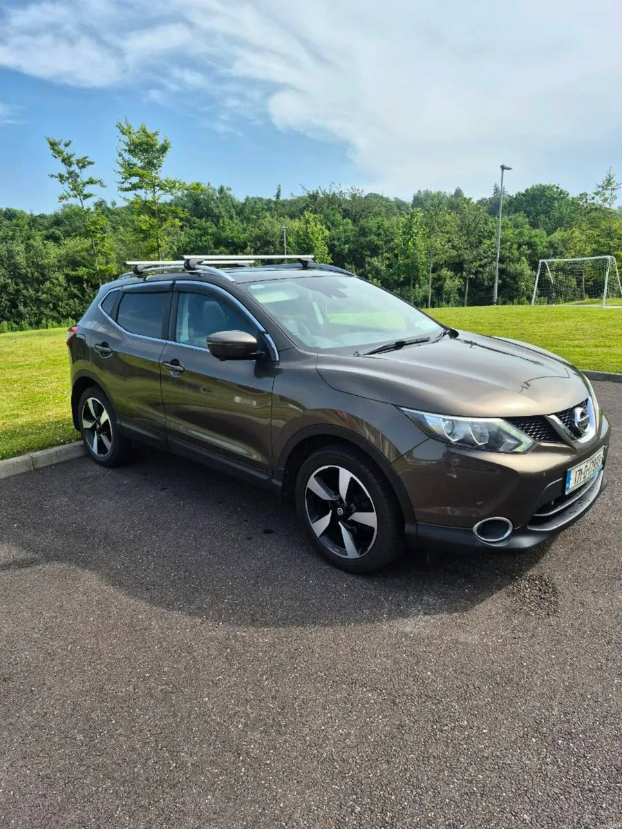 NISSAN QASHQAI 1.2 PET SV PREMIUM E6 4DR - Image 1