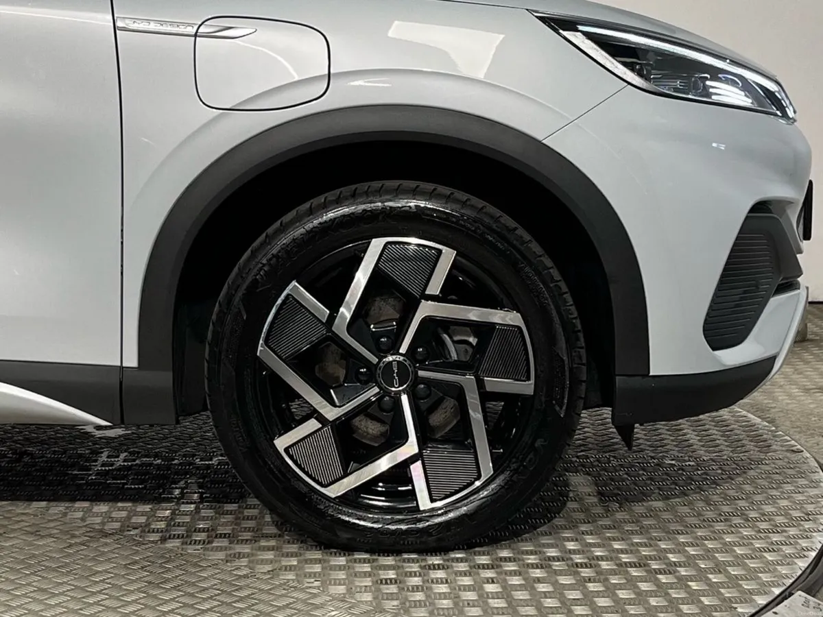 BYD ATTO 3 Design 60kWh 204PS - 18 Inch Alloys - P - Image 5