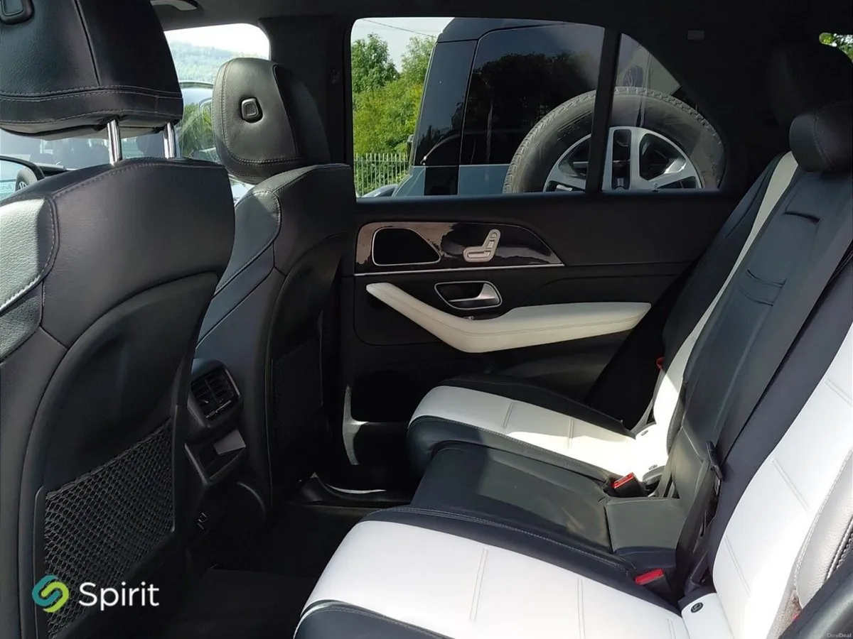 Mercedes-Benz GLE 7SEATS AMG NIGHT GLE 300D - Image 5