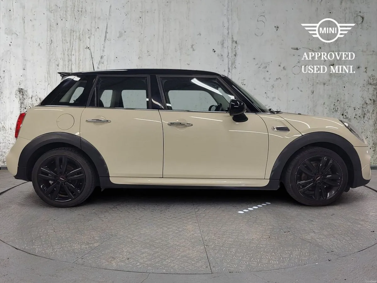 Mini Cooper 5-Door Cooper - Image 4