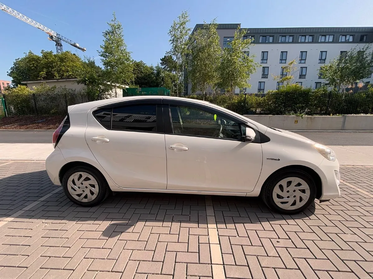 Toyota Aqua 2017 Hybrid 1.5 Automatic - Image 4