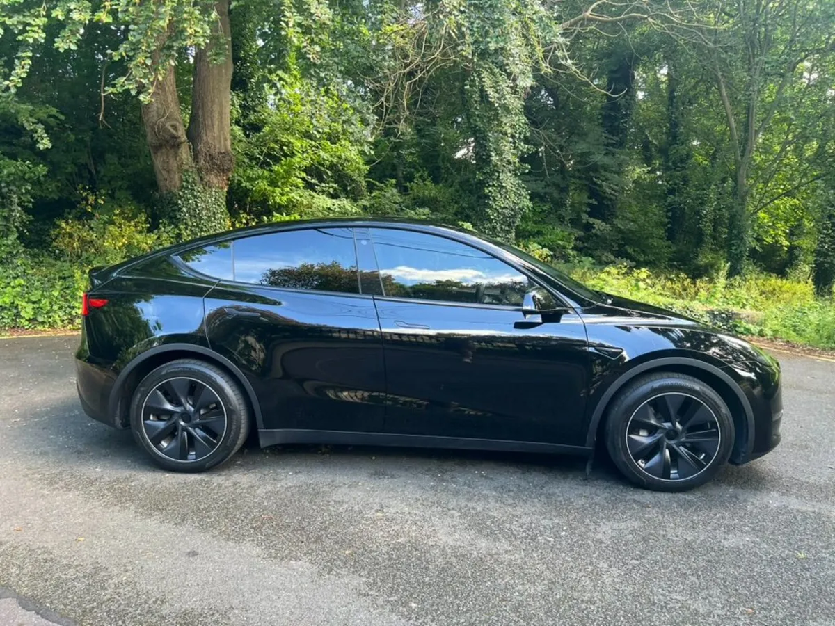 Tesla Model Y Long Range AWD Dual Motor w Warranty - Image 2