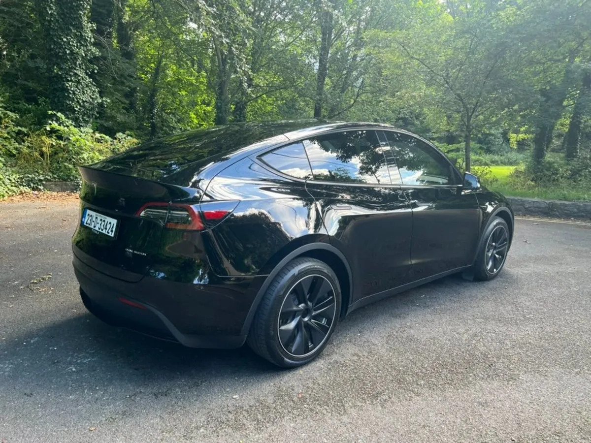 Tesla Model Y Long Range AWD Dual Motor w Warranty - Image 3