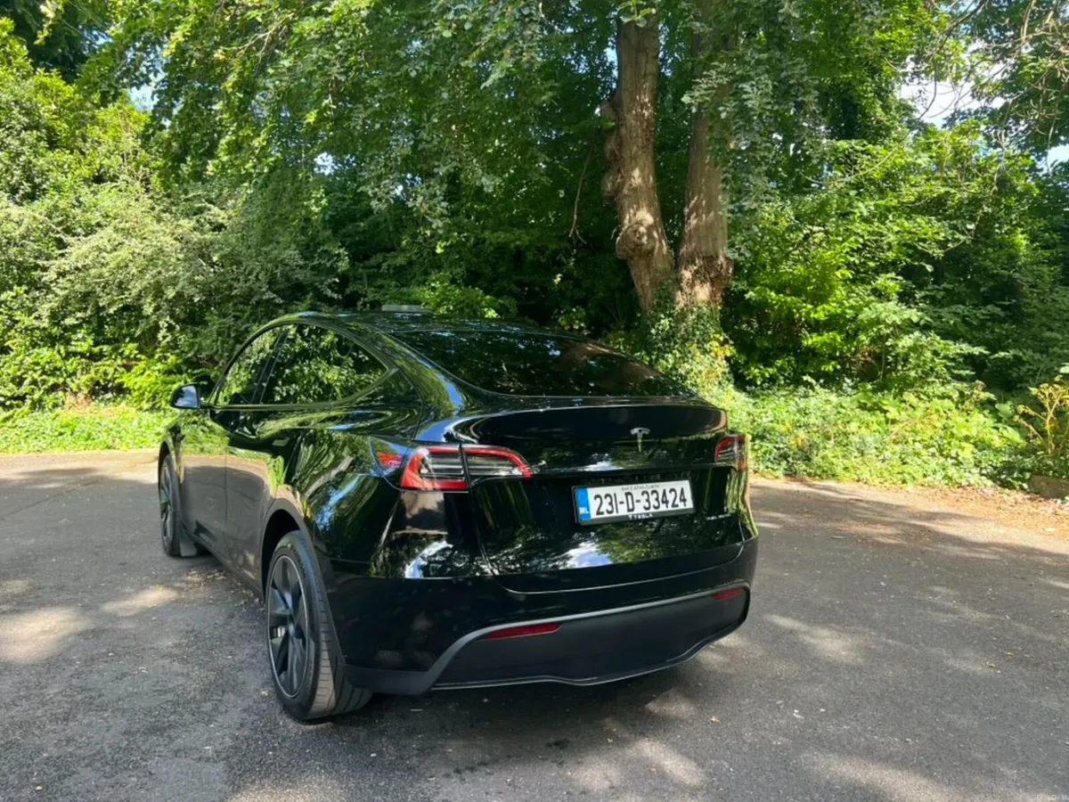 Tesla Model Y Long Range AWD Dual Motor w Warranty - Image 4