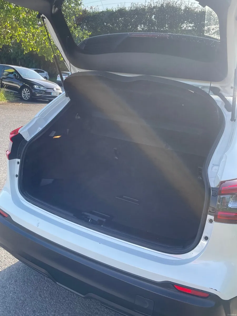 Nissan Qashqai 2018 Panoramic Glass Roof - Image 3