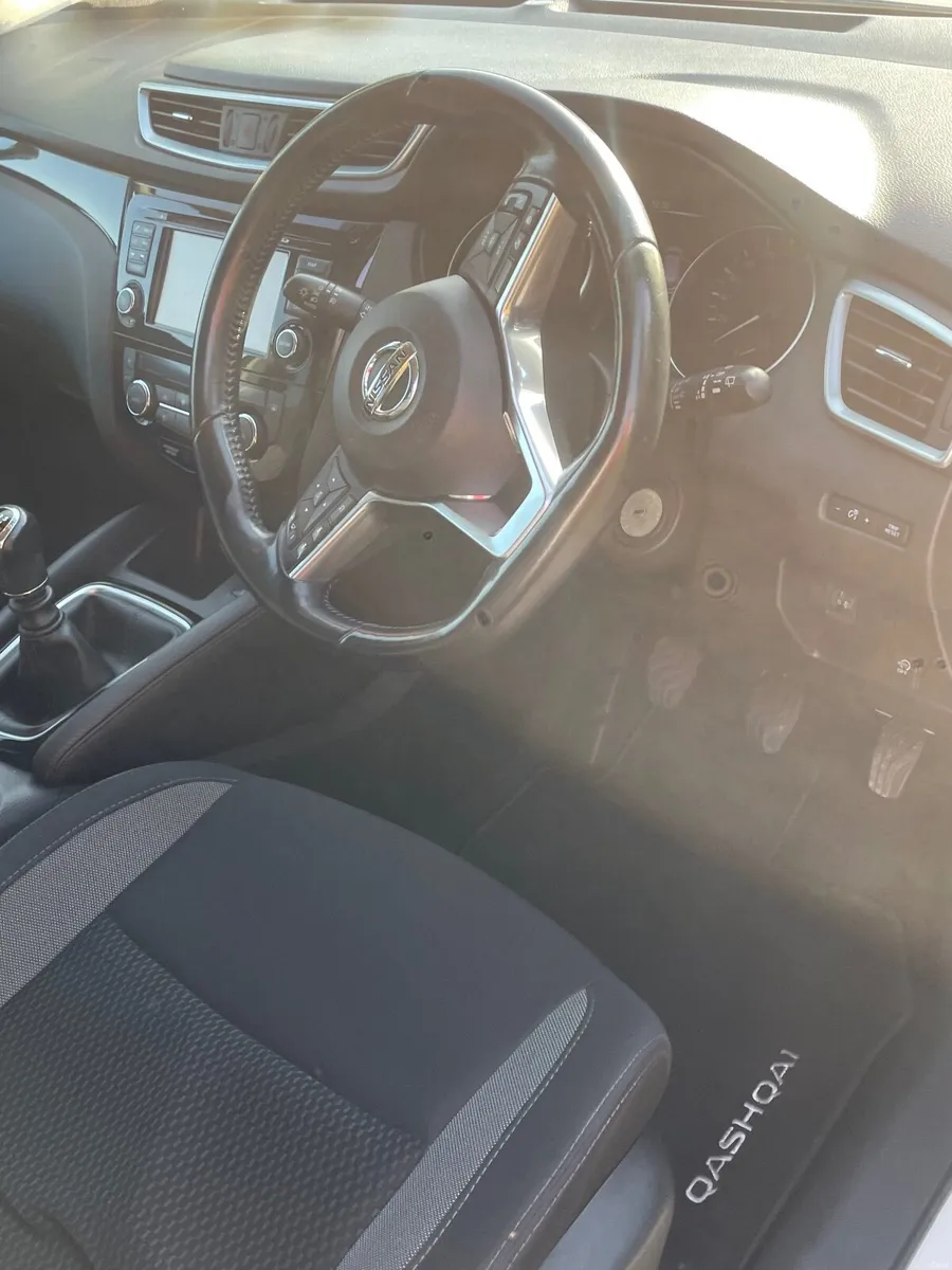 Nissan Qashqai 2018 Panoramic Glass Roof - Image 4