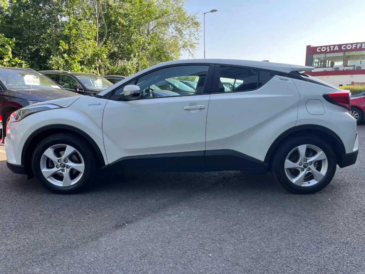 Toyota C-HR 1.8 PETROL HYBRID ICON AUTO - Image 4