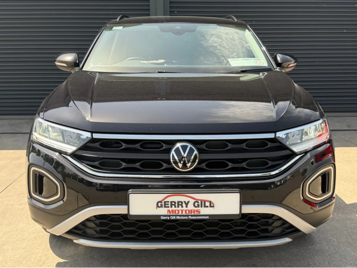 Volkswagen T-Roc LIFE 2.0 TDI MANUAL 6SPEED FWD 11 - Image 2