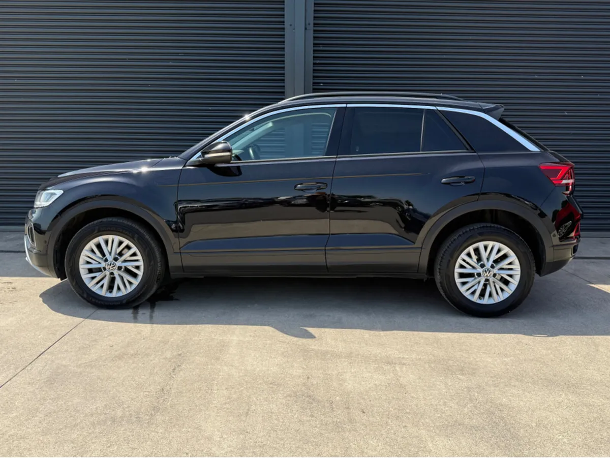 Volkswagen T-Roc LIFE 2.0 TDI MANUAL 6SPEED FWD 11 - Image 4