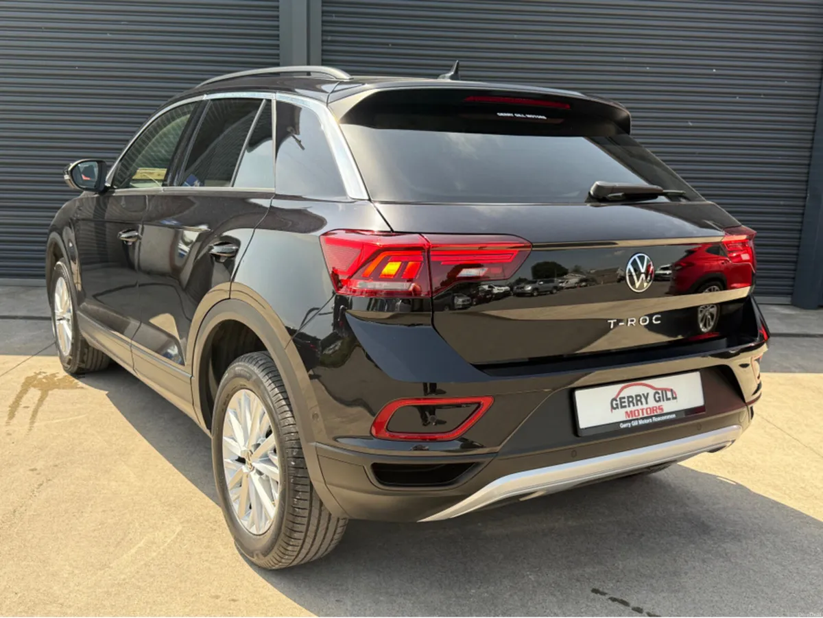 Volkswagen T-Roc LIFE 2.0 TDI MANUAL 6SPEED FWD 11 - Image 6