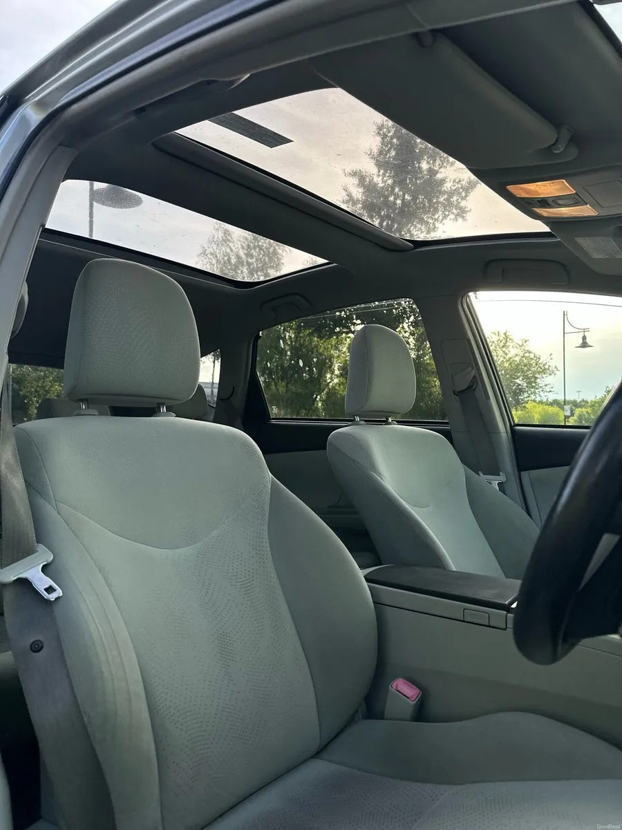 131 Toyota Prius+ 7 Seats | NCT 07/27 | HIGH SPEC - Image 4