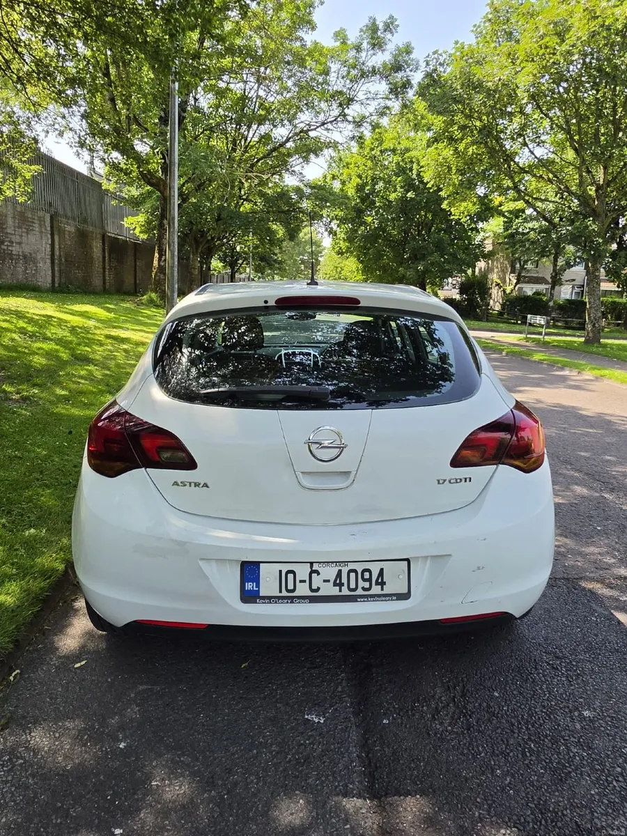Opel Astra SR 1.7 Tdi 2010 - Image 4