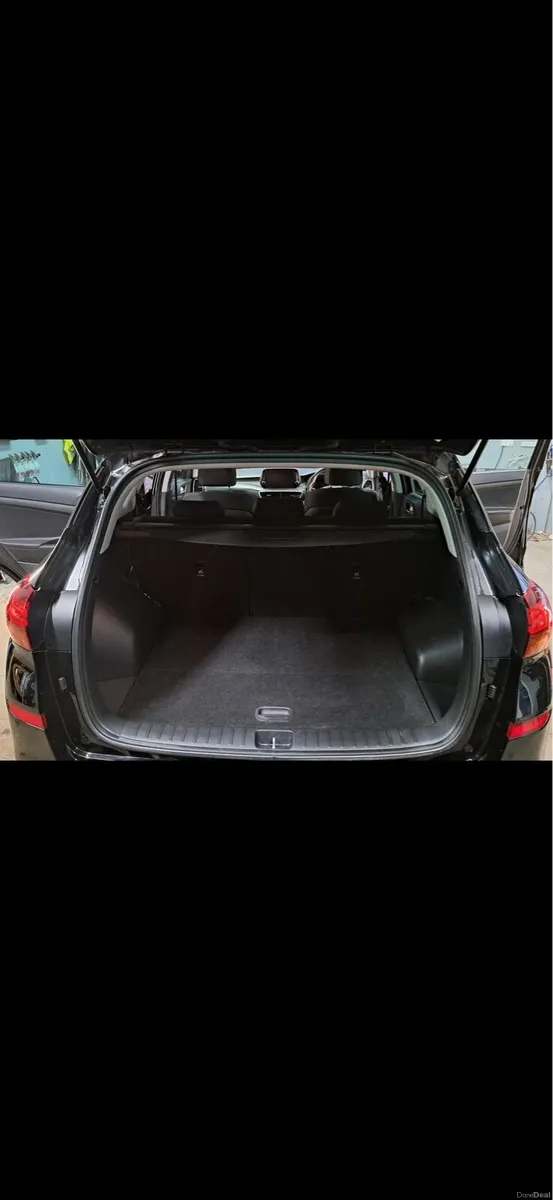 Hyundai Tucson 1.6 GDi SE Nav 5dr 2WD black petrol - Image 3
