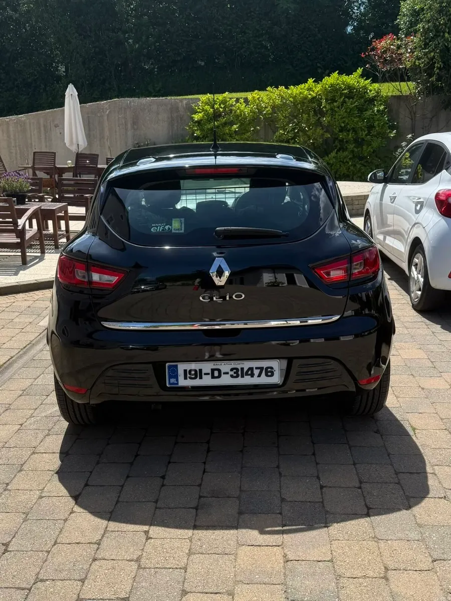 2019 Renault Clio - Image 2