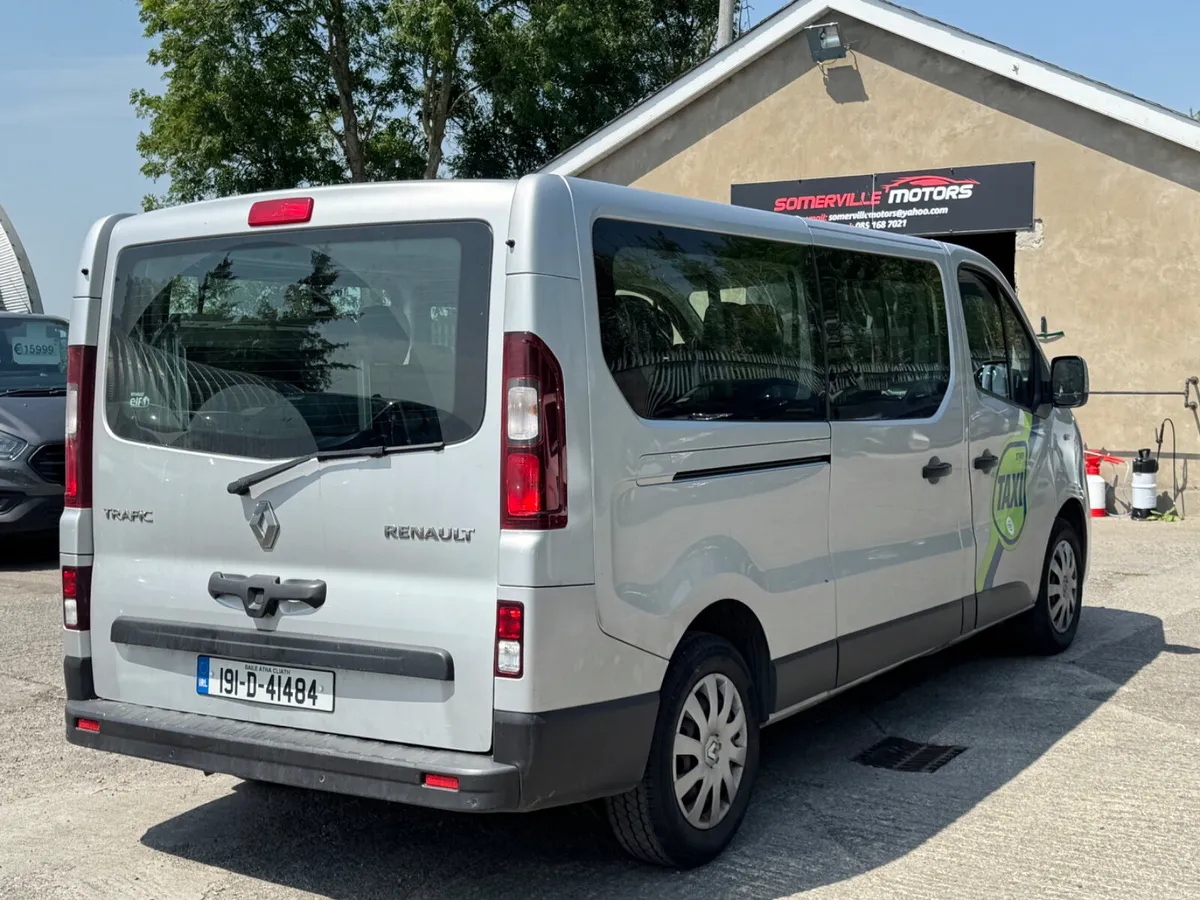 RENAULT TRAFIC WHEELCHAIR ASSESSABLE TAXI 2019 - Image 6