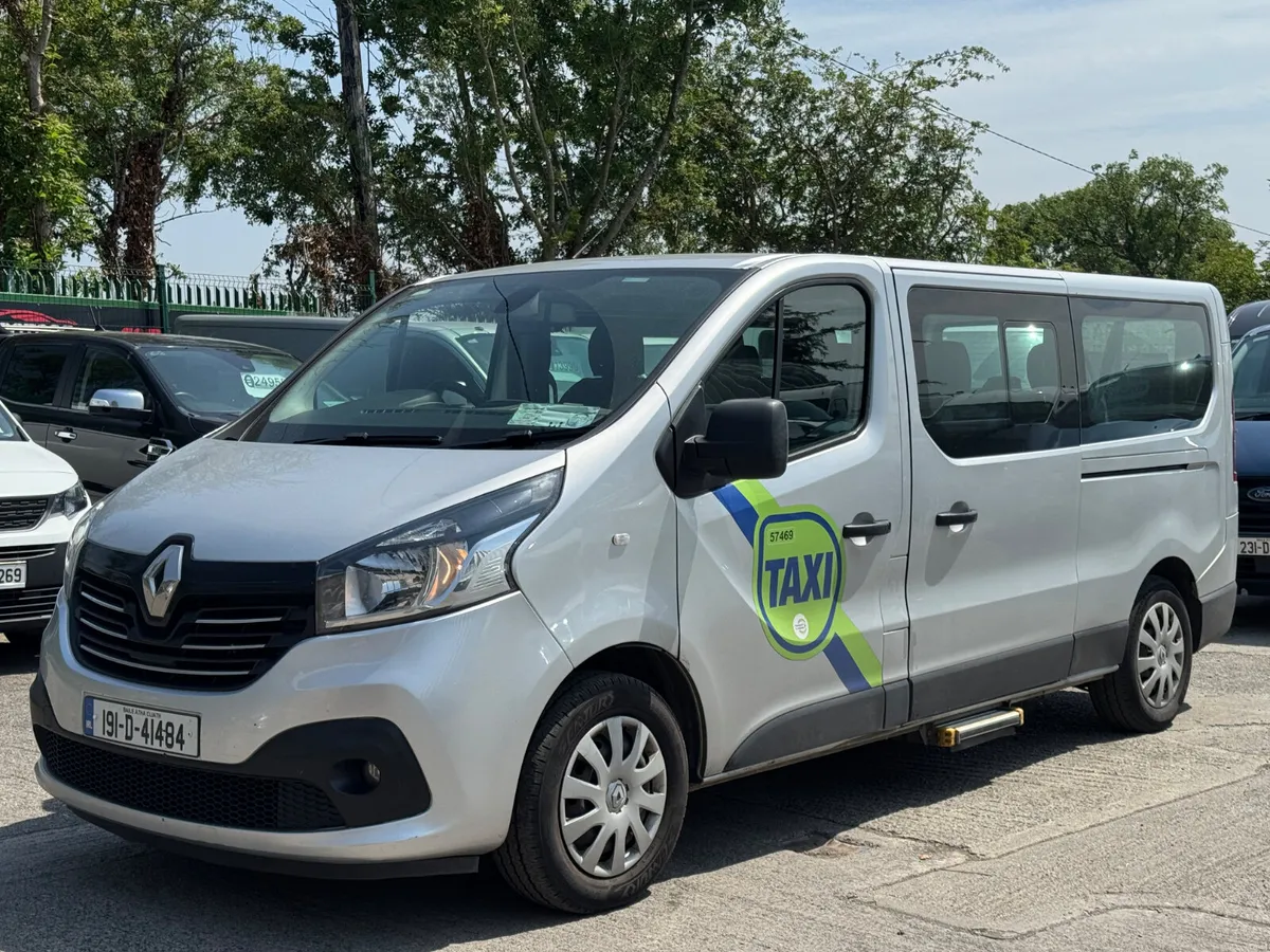 RENAULT TRAFIC WHEELCHAIR ASSESSABLE TAXI 2019 - Image 3