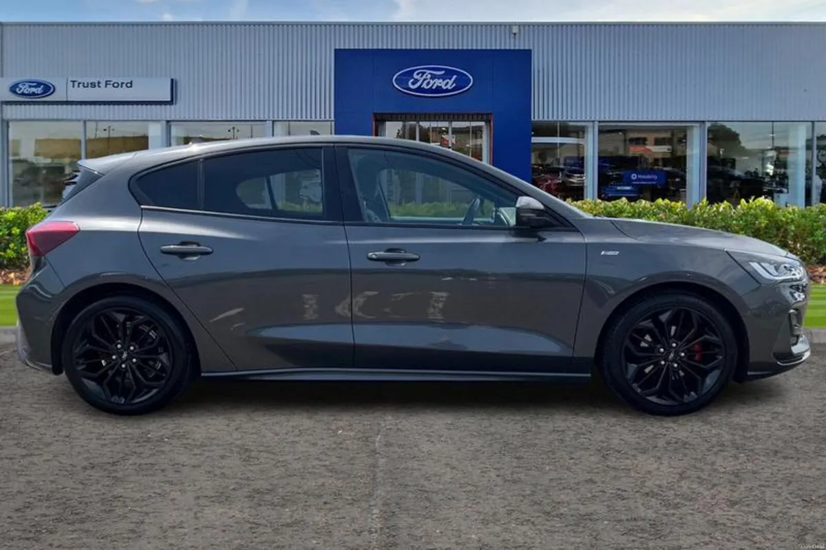 Ford Focus ST-Line X - Image 3