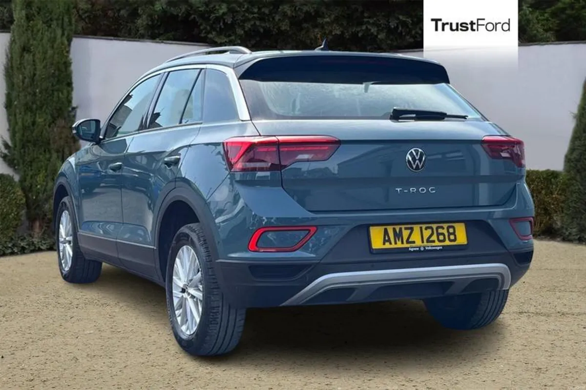 Volkswagen T-Roc Life - Image 2