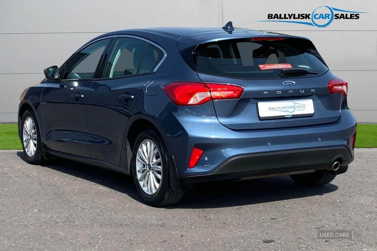 Ford Focus 1.0T 125PS Titanium in Chrome Blue with - Image 2