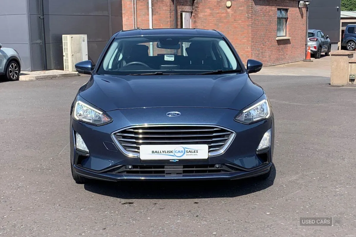 Ford Focus 1.0T 125PS Titanium in Chrome Blue with - Image 4