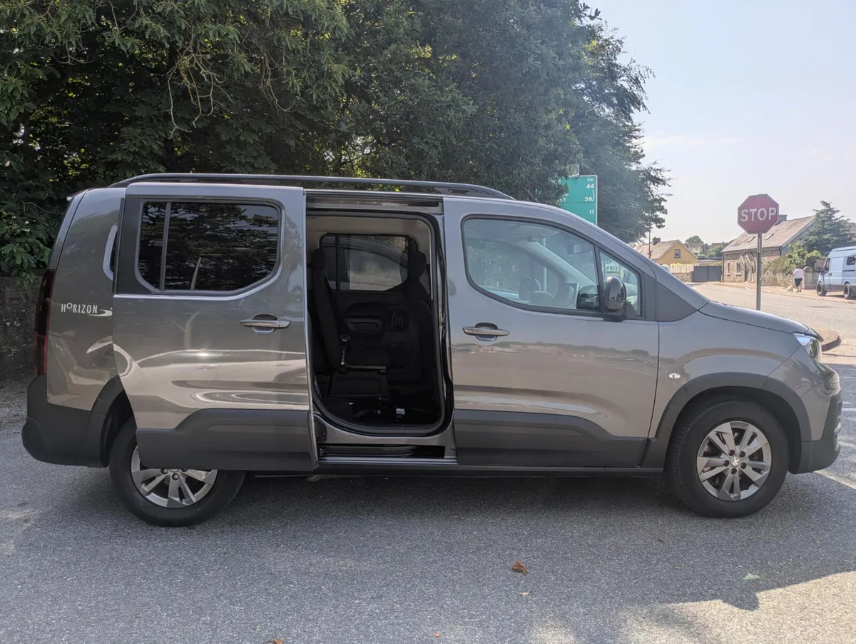 Wheelchair Accessible - Peugeot Rifter 2023 - Image 6