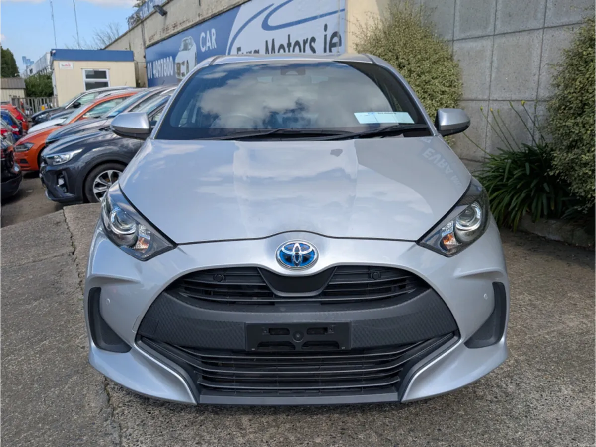 Toyota Yaris X HYBRID AUTOMATIC 1.5 PETROL //REVER - Image 2